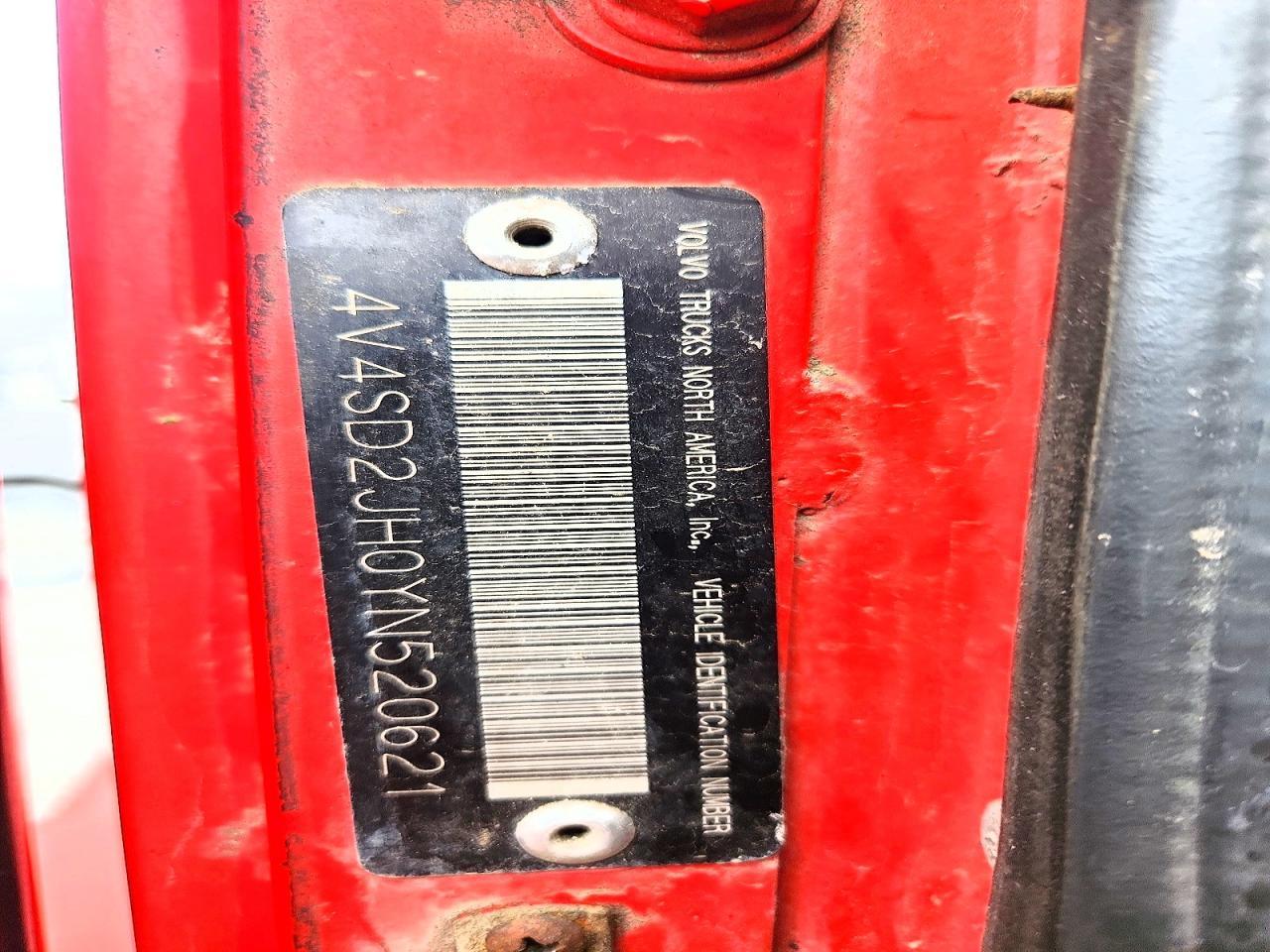 2000 Volvo ACL Semi Truck