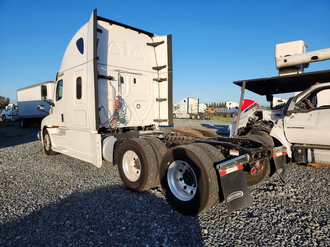 2021 Freigliner 2021 Freightliner Cascadia 126 Semi Truck