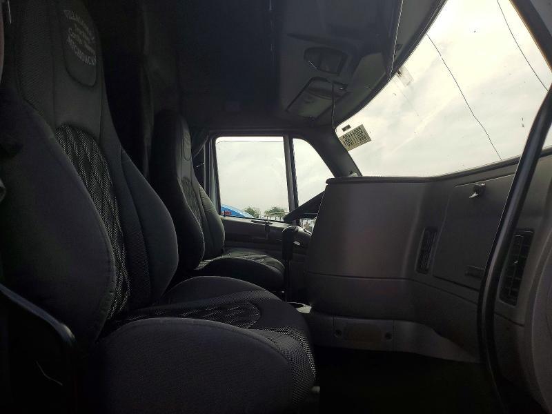 2012 Kenworth T700 Semi Truck