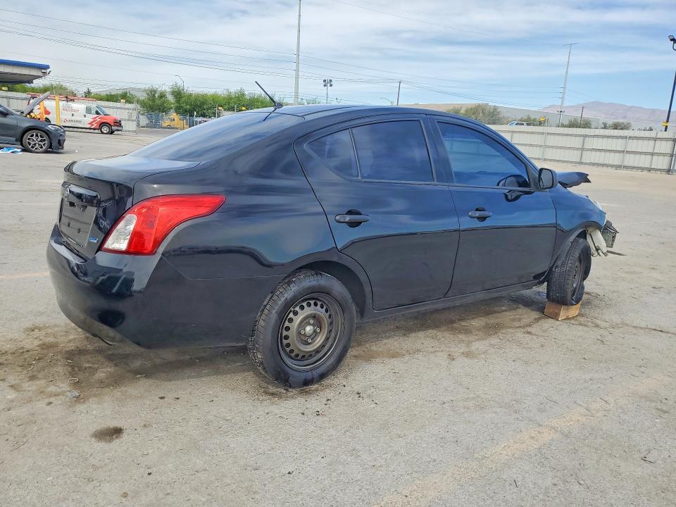 2013 Nissan Versa 1.6 s