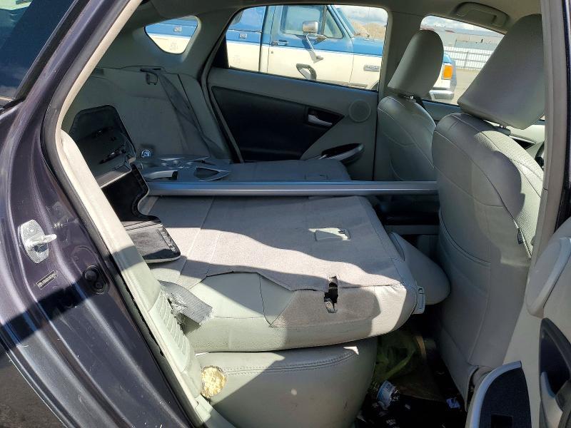 2010 Toyota Prius iii