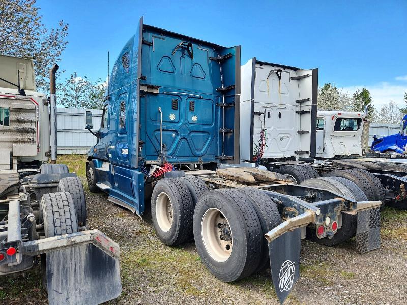 2013 Freigliner 2013 Freightliner Cascadia Semi Truck