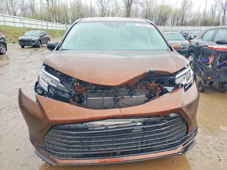 2022 Toyota Sienna le