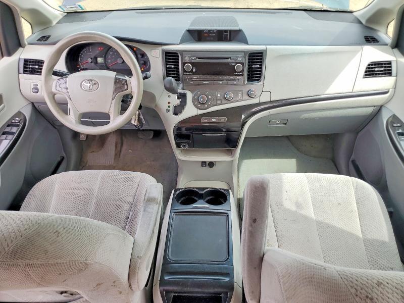2012 Toyota Sienna le 8-passenger