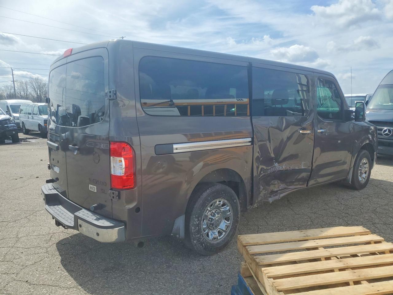 2016 Nissan NV 3500 HD SL