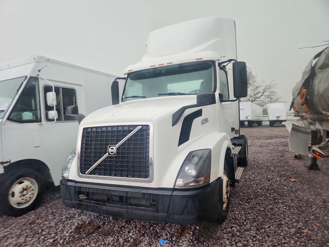 2018 Volvo VNL Semi Truck