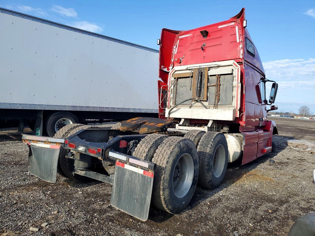 2015 Volv O VNL Semi Truck