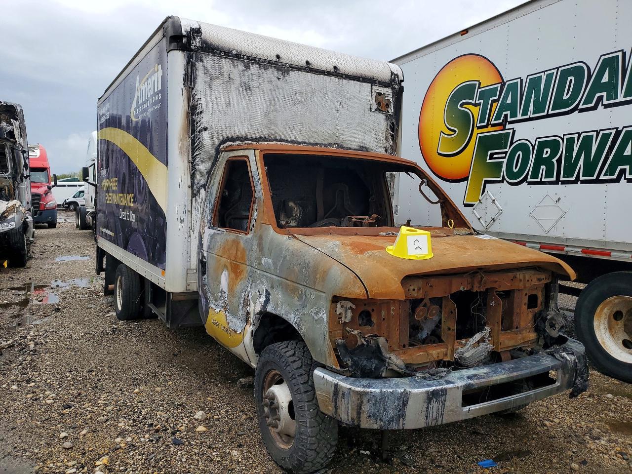 2014 Ford Econoline E350 Super Duty Cutaway Van