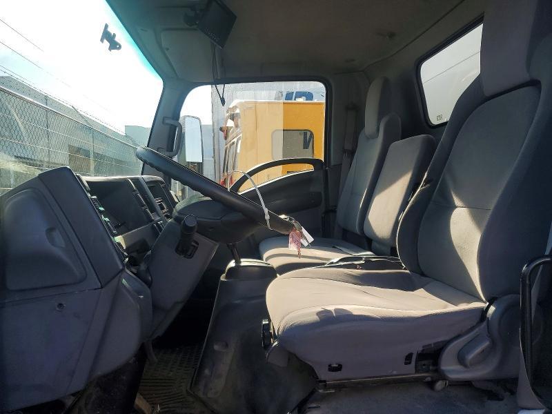 2017 Isuzu NRR BOX Truck