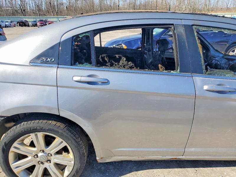 2013 Chrysler 200 lx