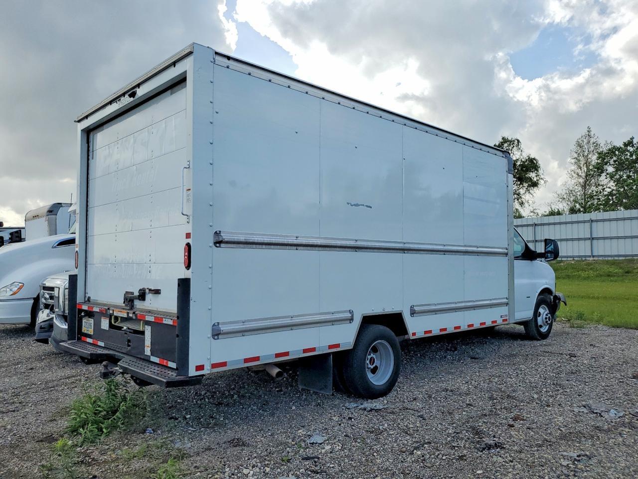 2021 GMC Savana BOX Truck