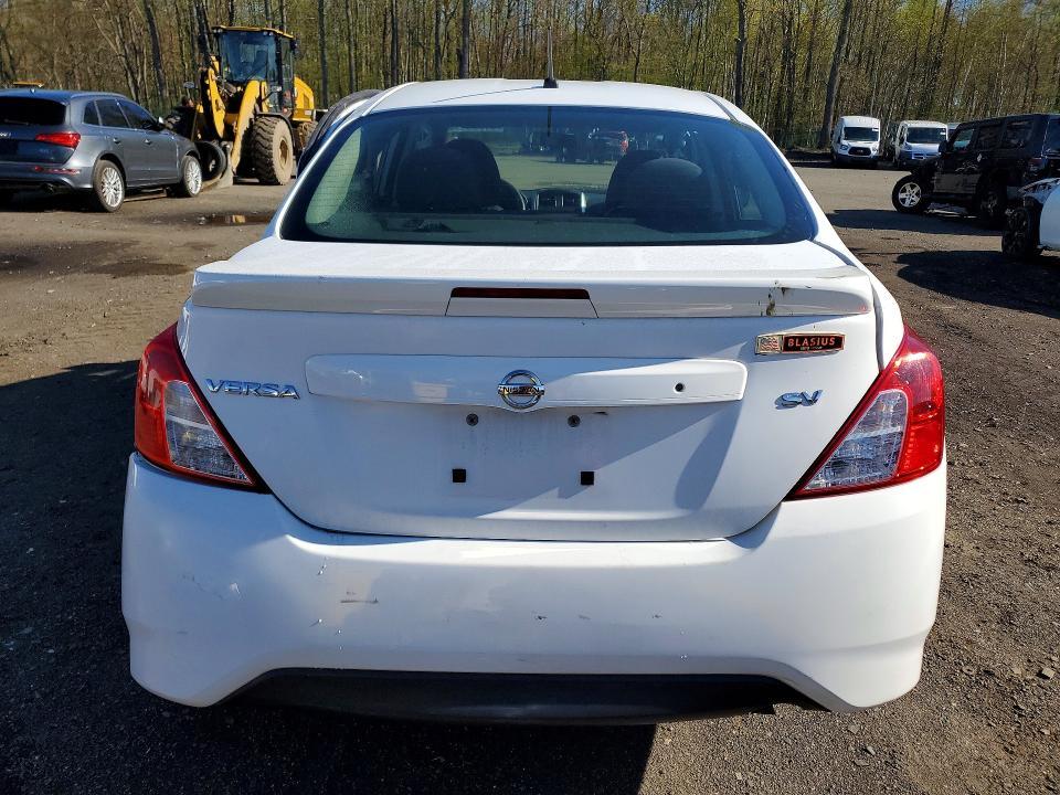 2018 Nissan Versa sv