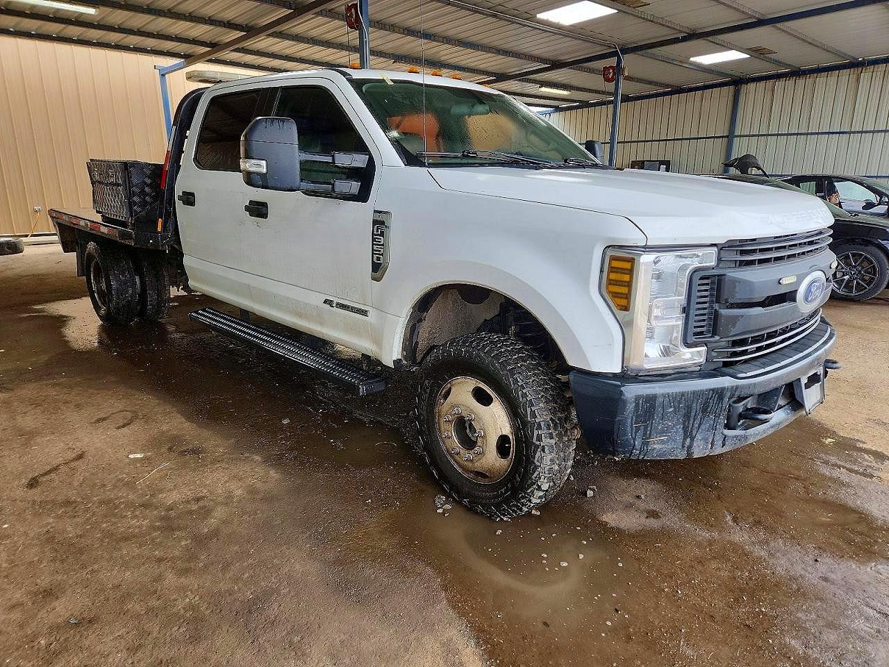 2019 Ford F350 Super Duty Flatbed Truck