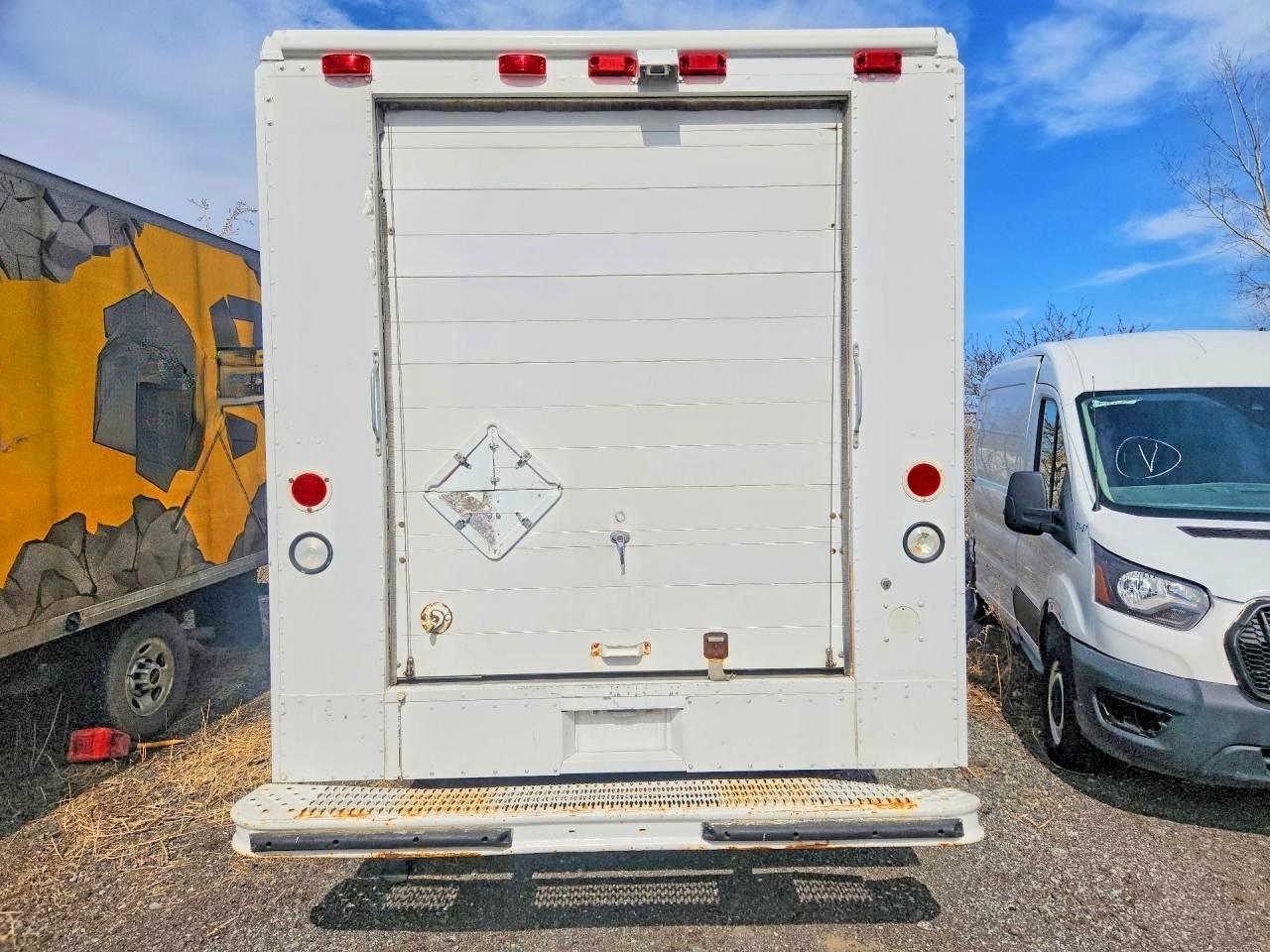 2004 Freightliner Chassis M Line WALK-IN Van