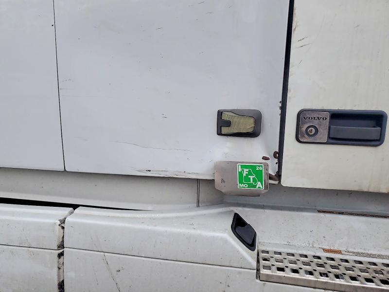 2016 Volv O VNL Semi Truck