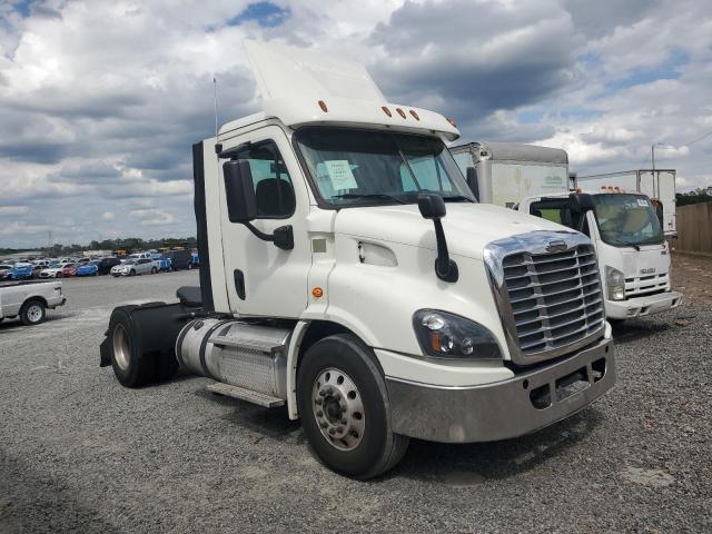 2017 Freigliner 2017 Freightliner Cascadia 113 Semi Truck