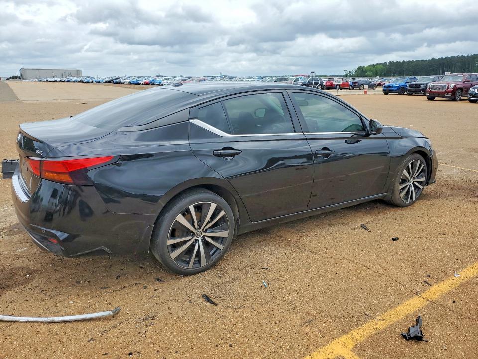 2022 Nissan Altima sr