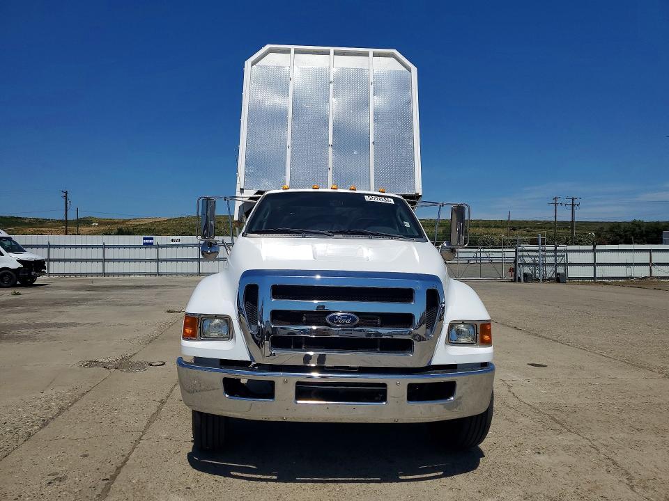 2015 Ford F650 Super Duty Chipper Truck