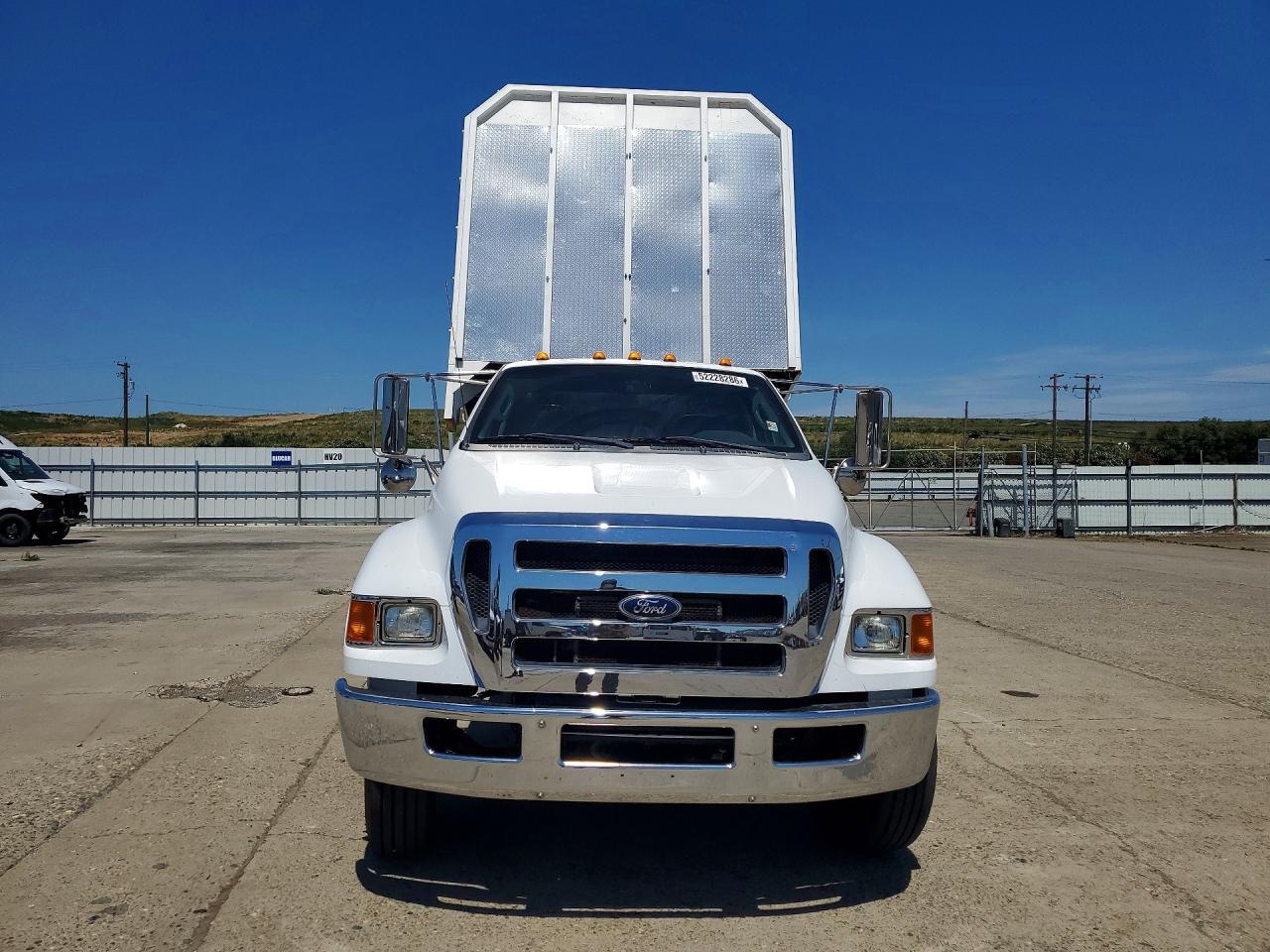 2015 Ford F650 Super Duty Chipper Truck