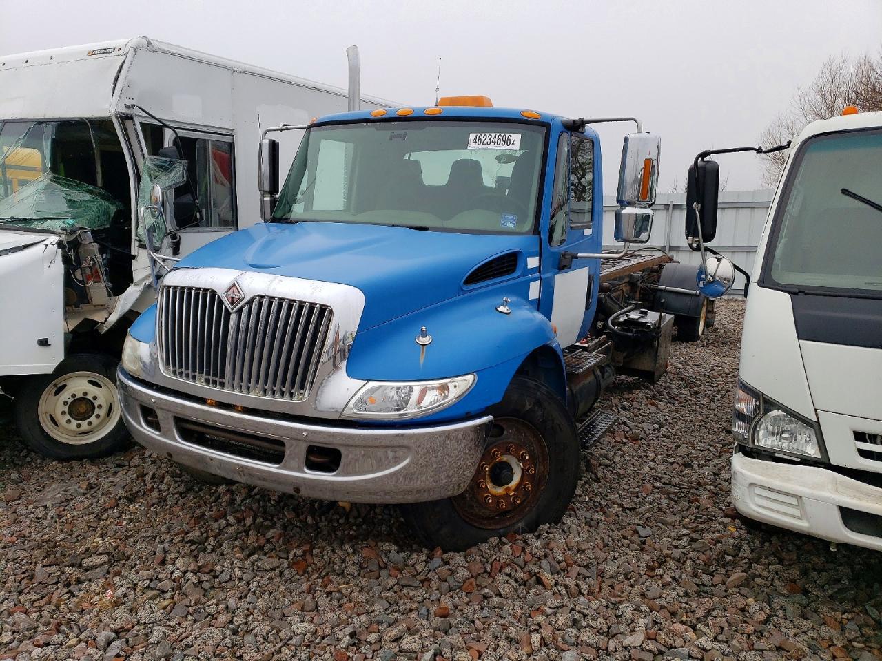 2004 International 4400 ROLL-OFF Container Truck