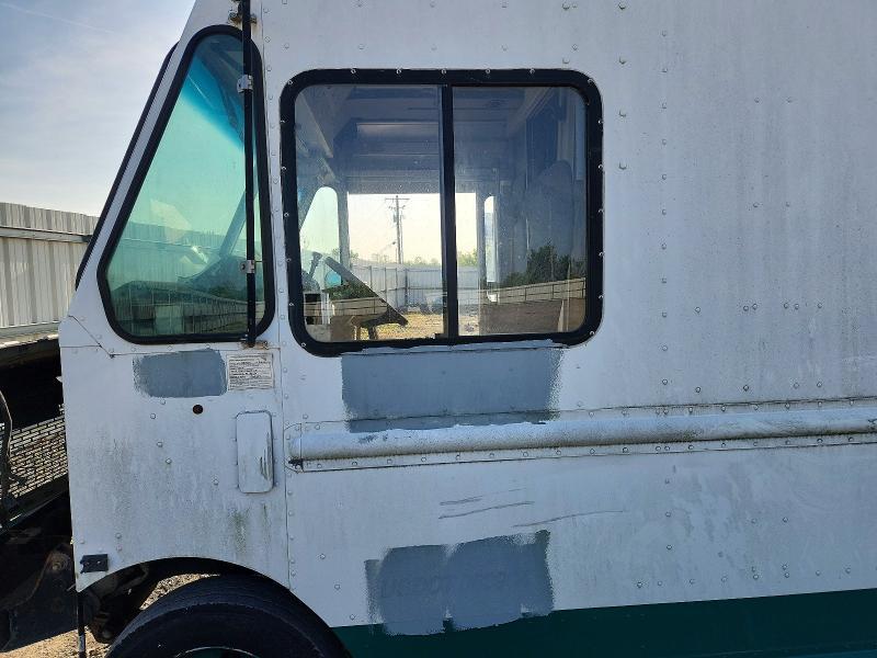 2009 Workhorse Custom Chassis W42 Delivery Truck