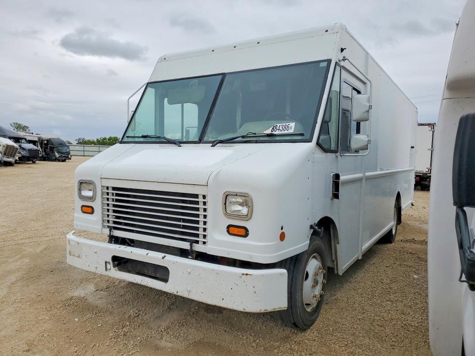 2013 Freightliner MT45 Chassis Delivery Truck