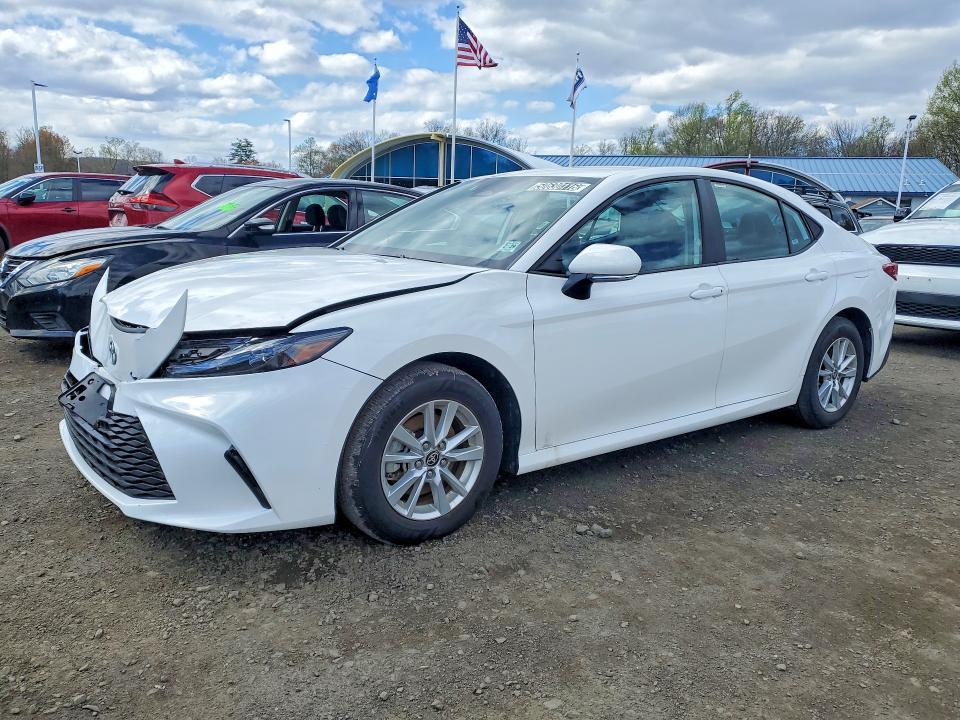 2025 Toyota Camry le
