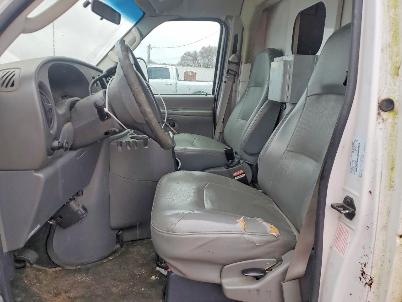 2004 Ford Econoline E350 Super Duty Cutaway Van