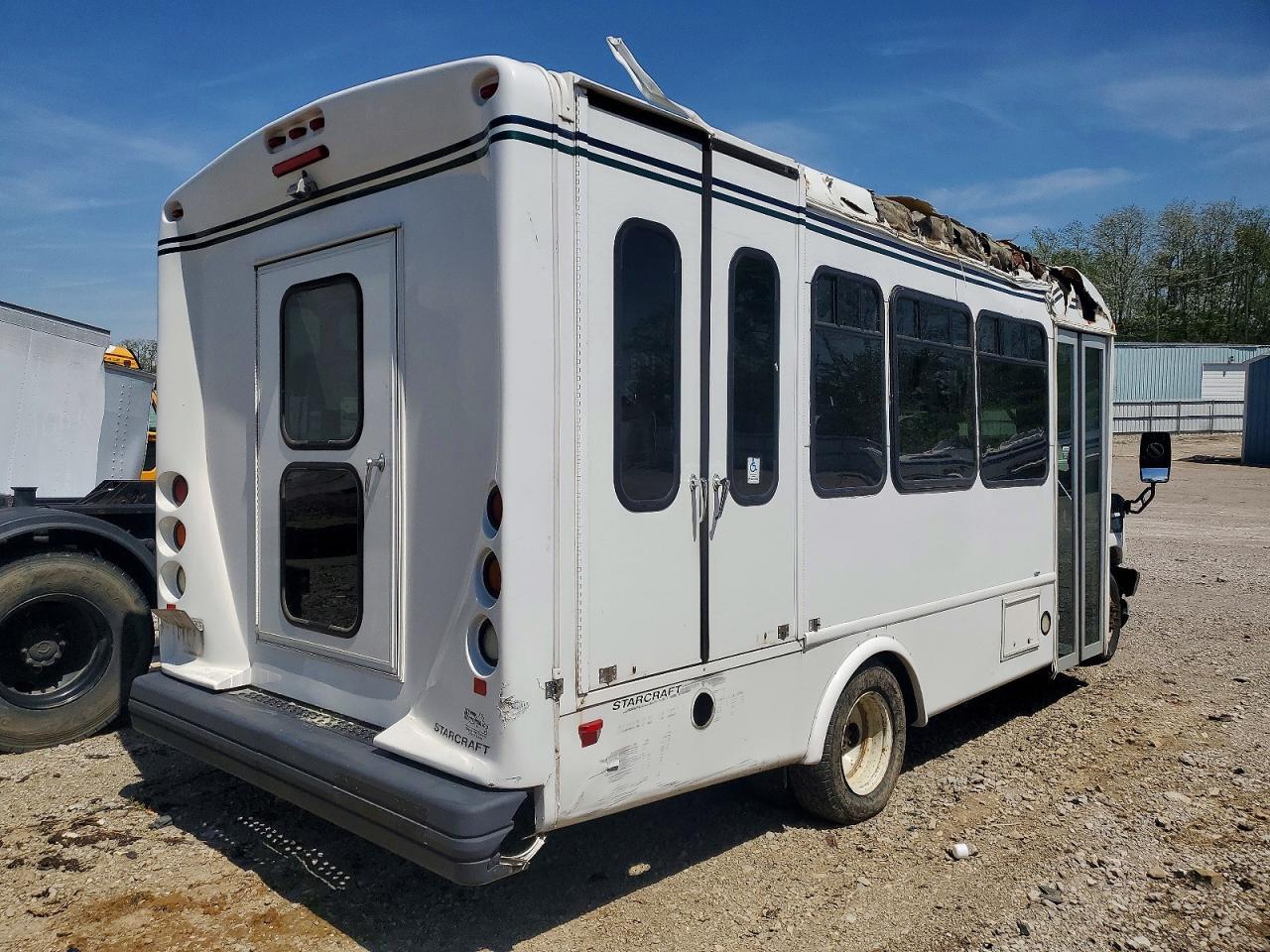 2017 Ford Econoline E450 Super Duty Cutaway Van