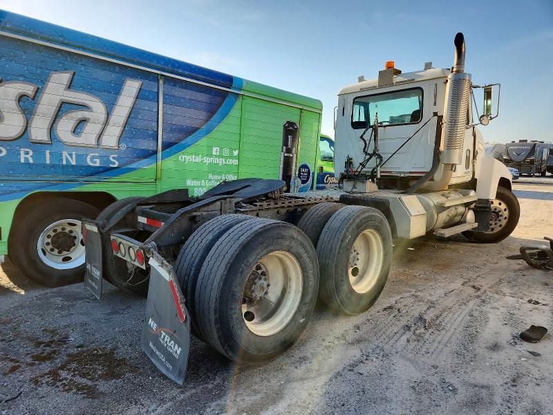 1999 Mack CH613 Semi Truck