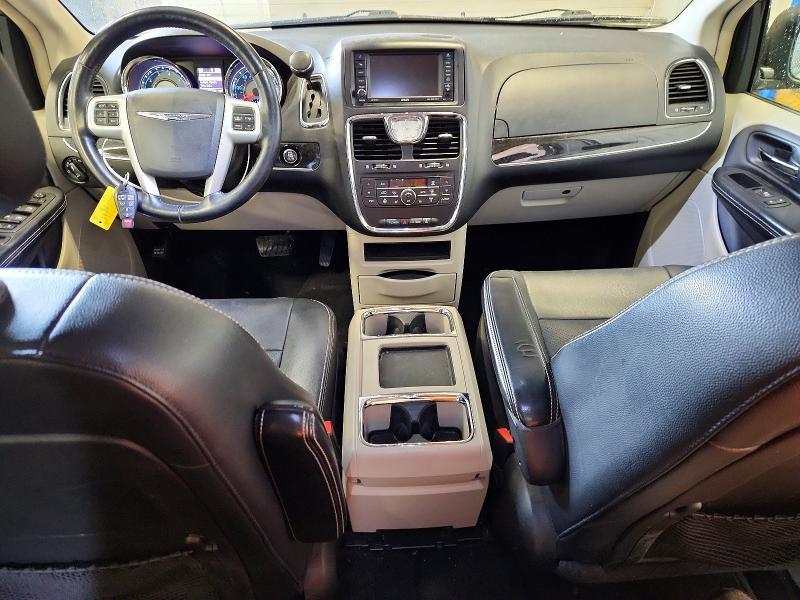 2016 Chrysler Town & Country Touring l