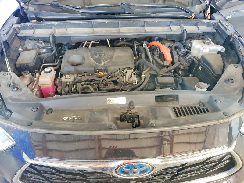 2021 Toyota Highlander Hybrid Platinum