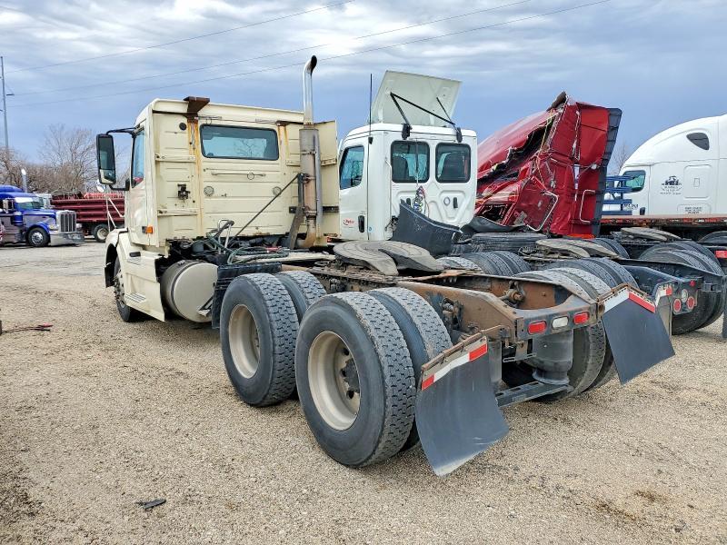 2006 Volvo VNL Semi Truck