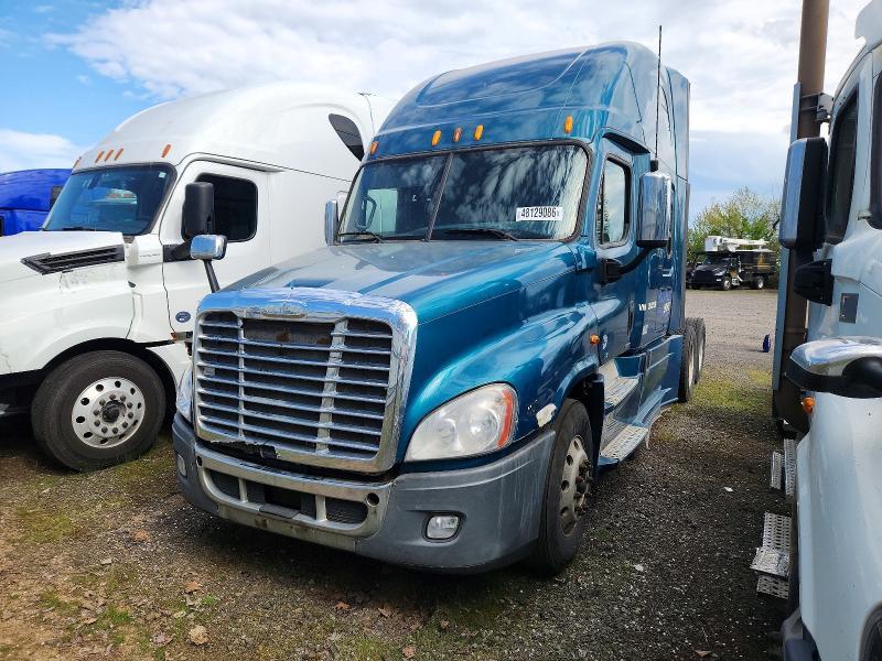 2013 Freigliner 2013 Freightliner Cascadia Semi Truck