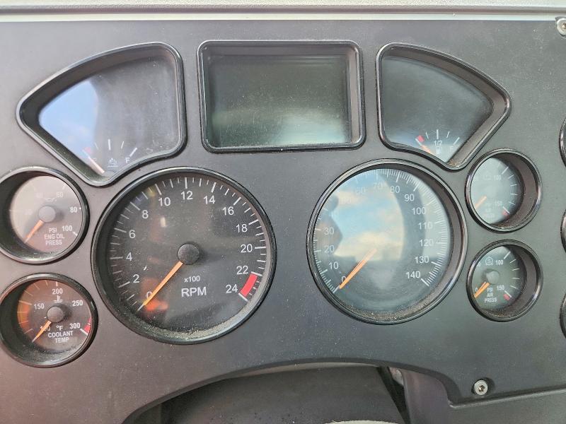 2016 Mack CXU613 Semi Truck