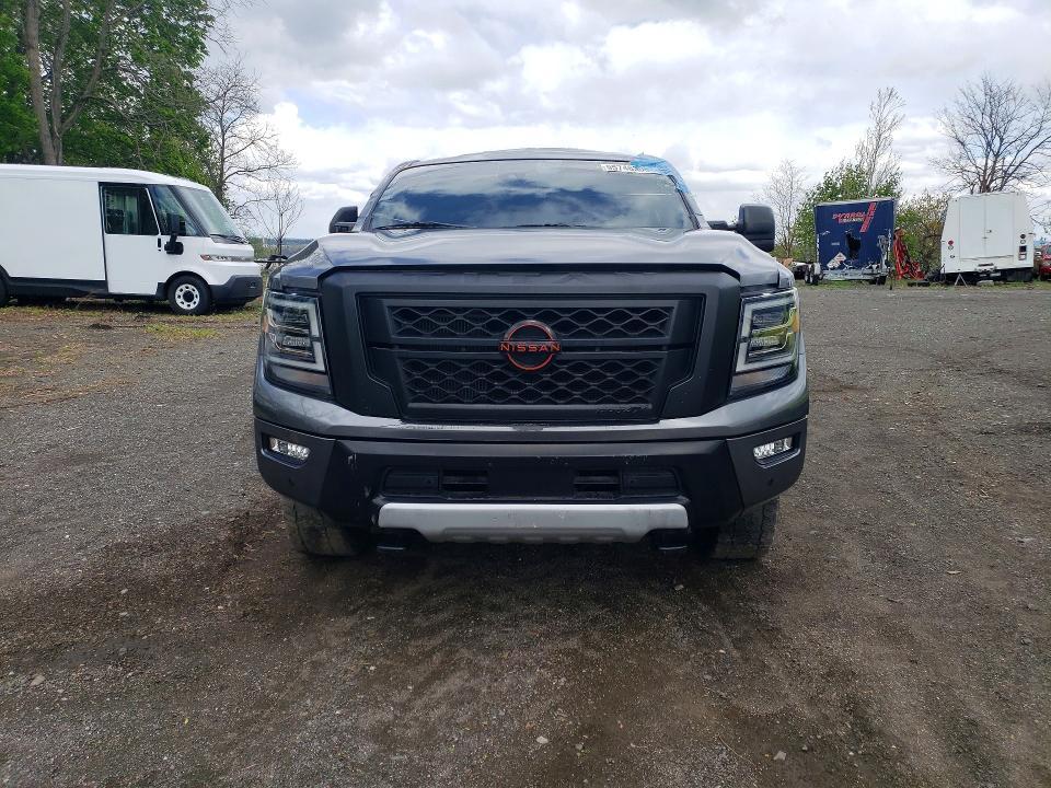2023 Nissan Titan xd sv