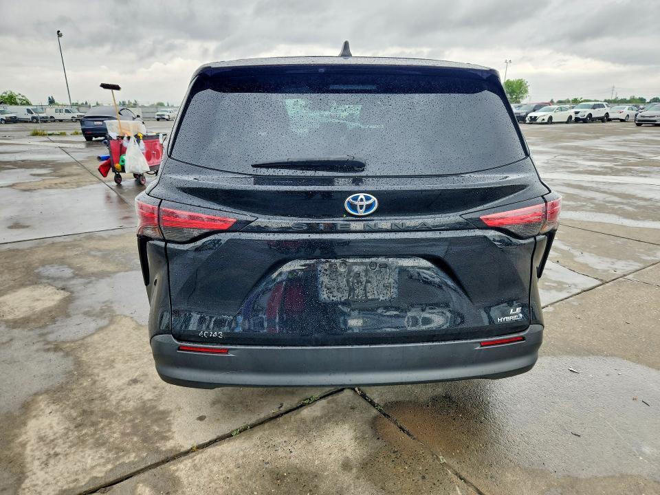 2022 Toyota Sienna le