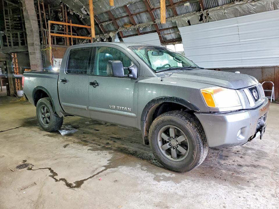 2013 Nissan Titan SV