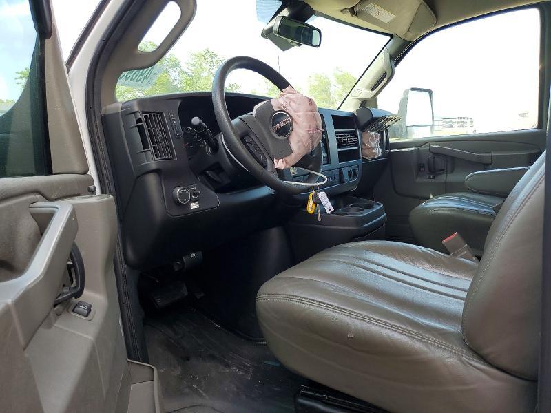 2021 GMC Savana BOX Truck