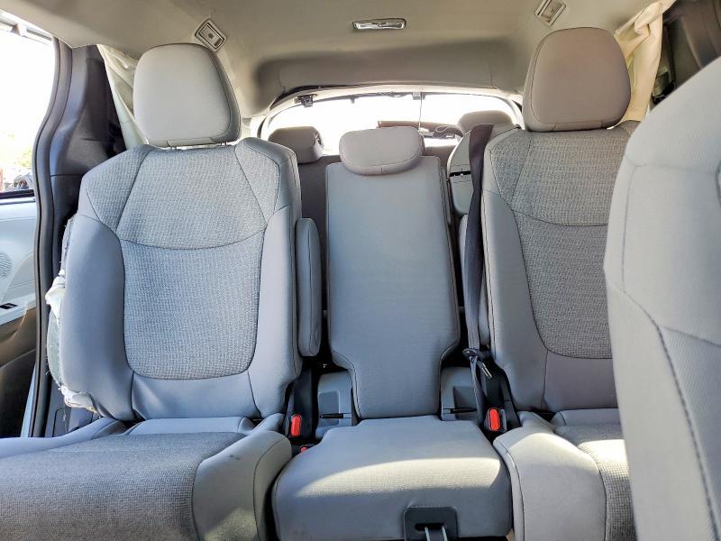 2026 Toyota Sienna le 8-passenger