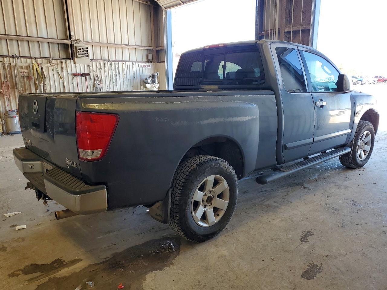2004 Nissan Titan XE