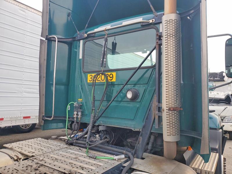 2017 Mack CXU612 Semi Truck