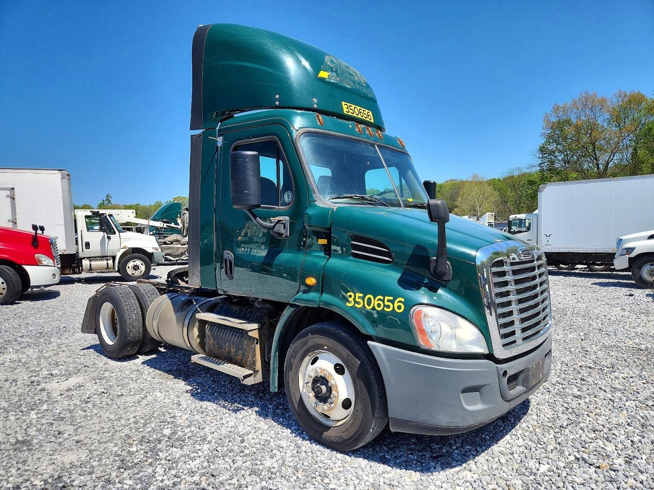 2016 Freightliner Cascadia 1-Semi Truck