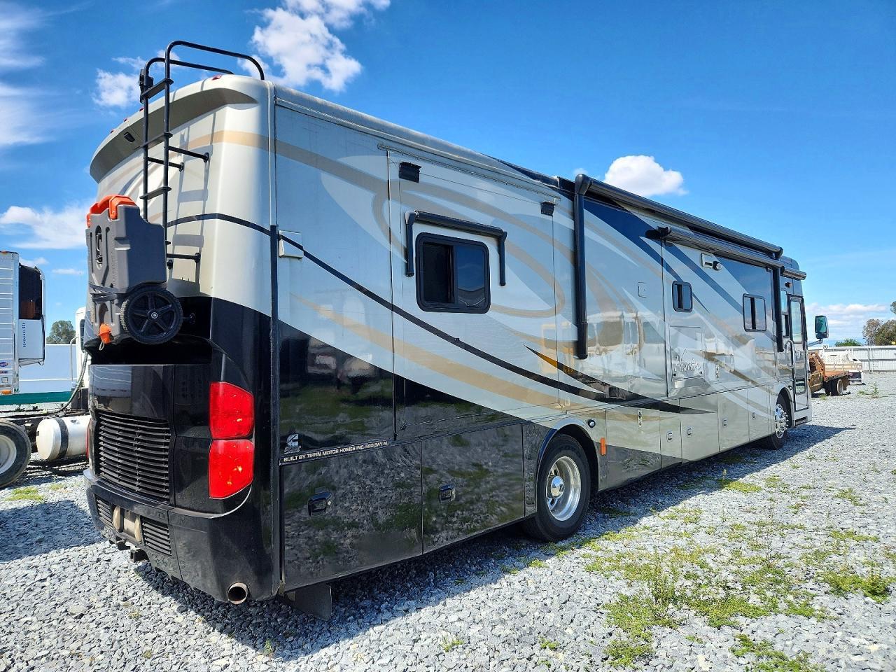 2011 Tiffin Motorhomes Inc 2011 Freightliner Phaeton RV