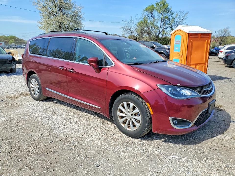 2017 Chrysler Pacifica Touring l