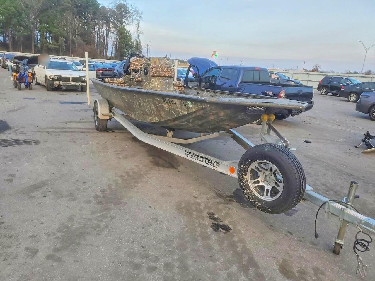2025 War Eagle 548 2025 WAR Eagle Boat With Road King Boat Trailer