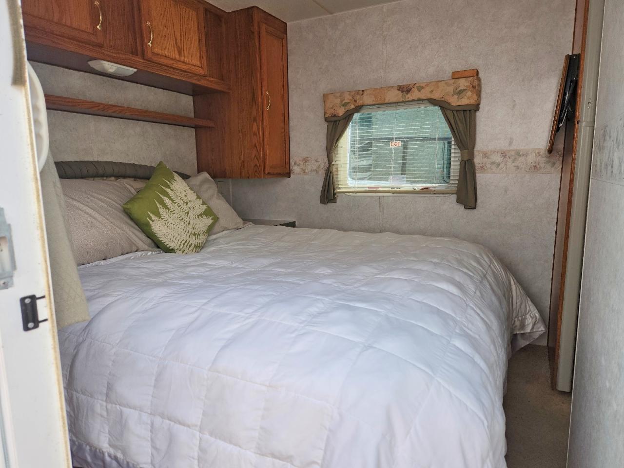 2001 Fleetwood Prowler Camper