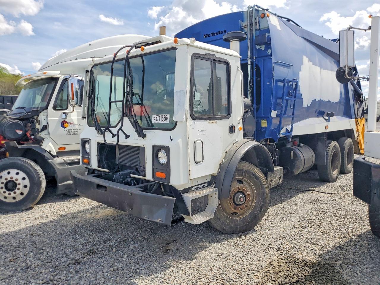 2007 Mack MR600 Refuse Truck
