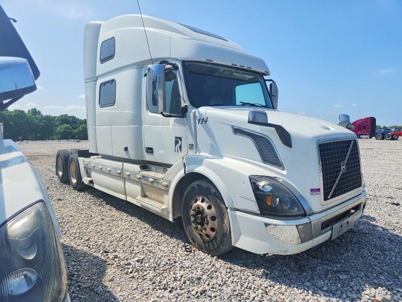 2018 Volvo VNL Semi Truck