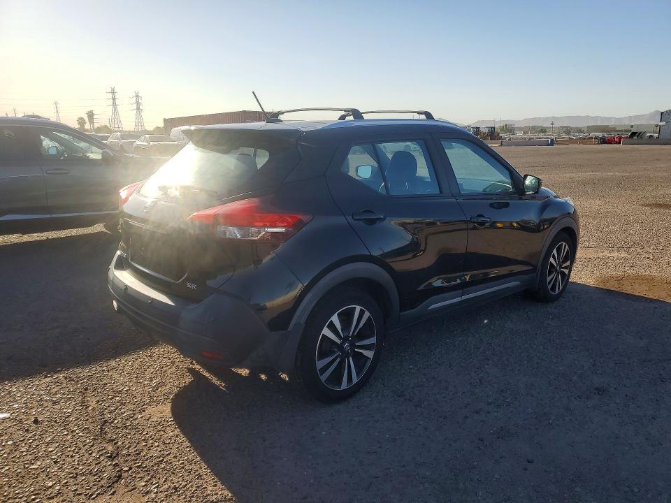 2020 Nissan Kicks sr